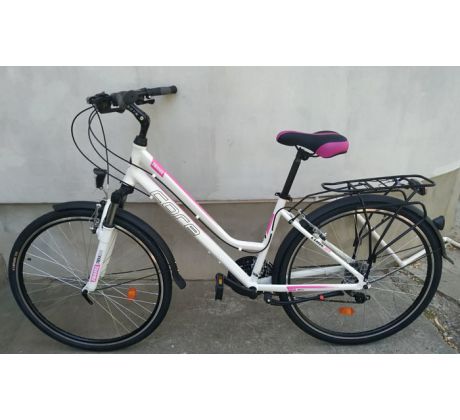 Trekingový cestný Core Bike Travel 17" ALU rám 28" kolesá 3x7 prevodov SHIMANO, uzamykateľná vidlica, Led svetlá